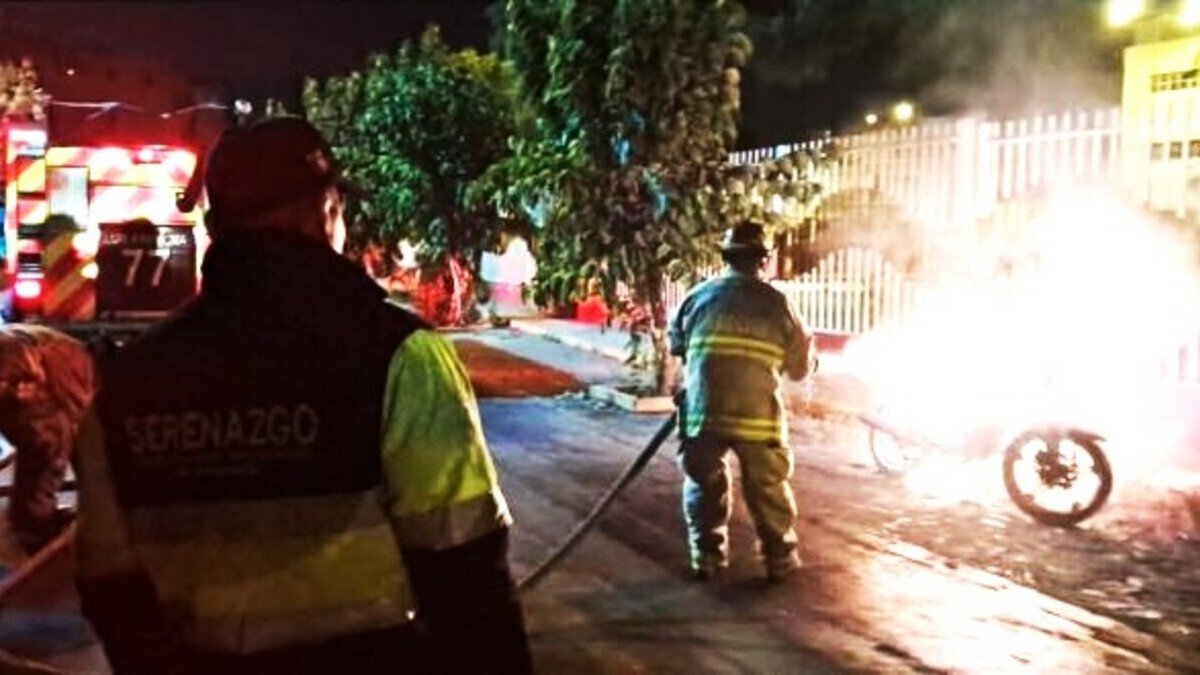 Vecinos exigen mayor seguridad tras quema de motocicleta en J. L. B. y R.