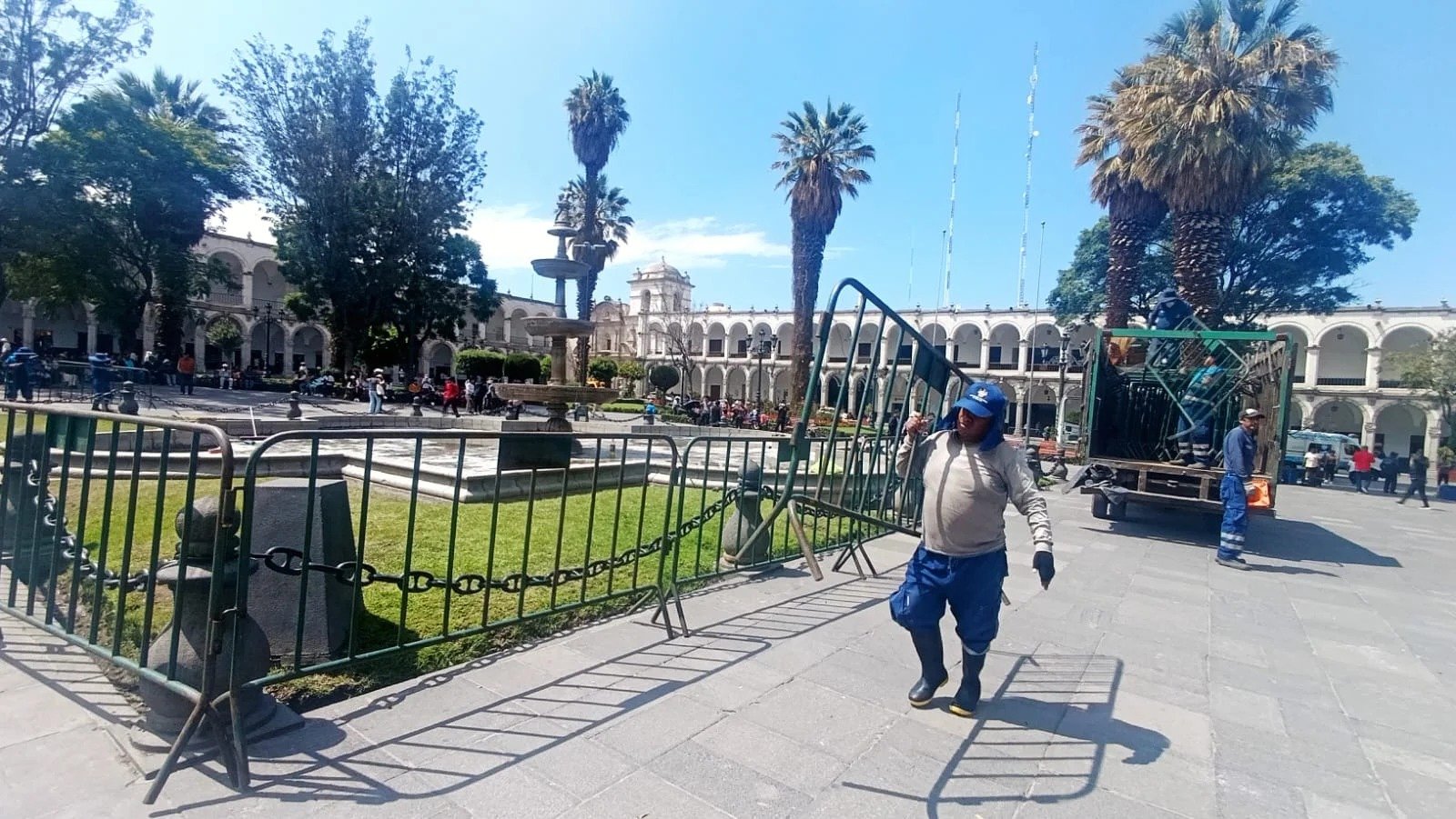 Municipalidad instalará vallas en la Plaza de Armas para proteger áreas verdes este 31 de octubre