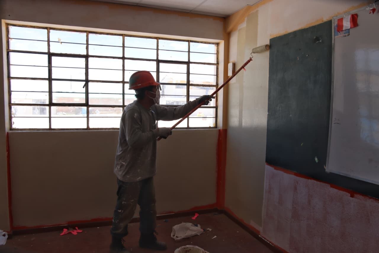 Ejecutan mantenimiento integral en institución educativa de San Juan de Tarucani