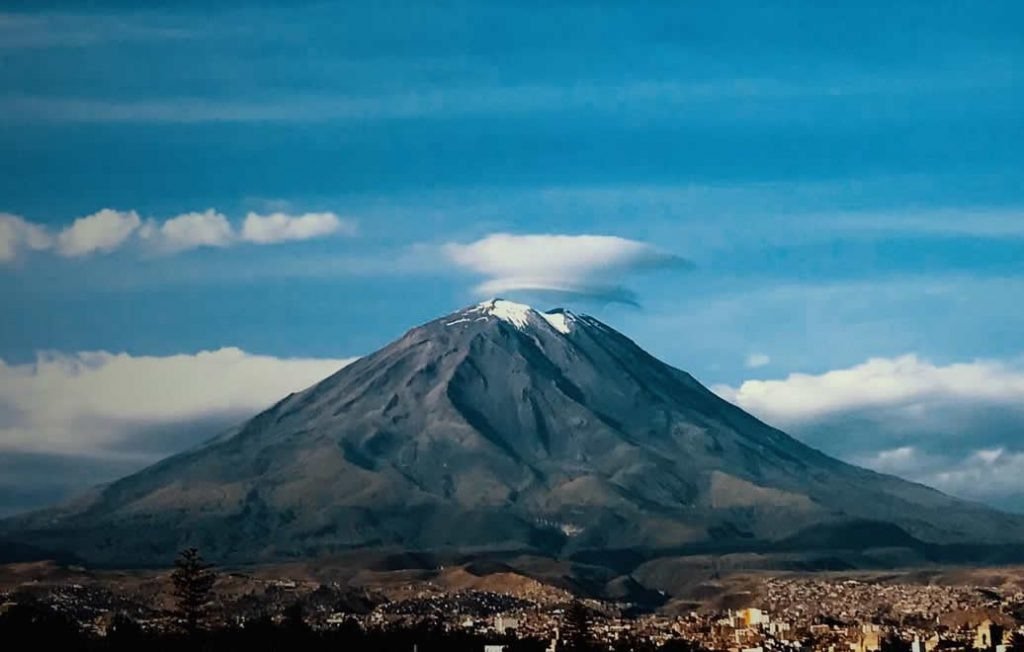 Suspenden ascensos a volcanes de Arequipa por riesgo ante intensas lluvias
