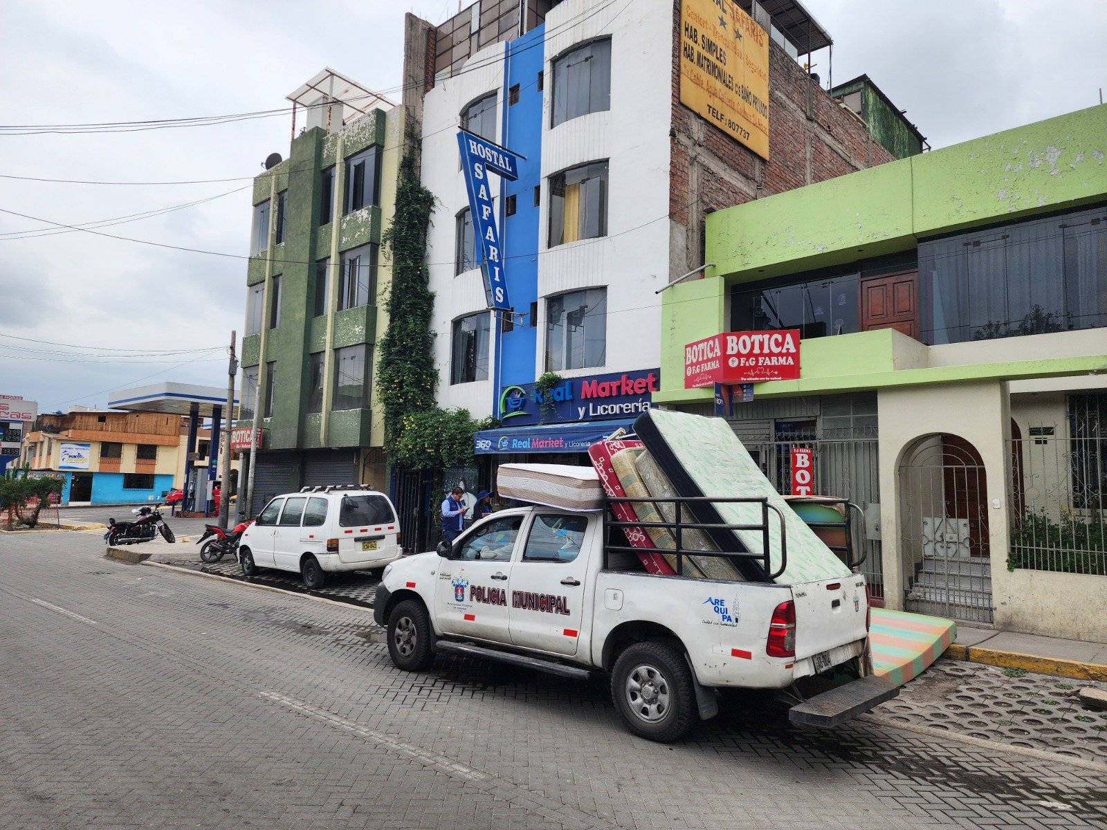 Municipio de Arequipa incauta colchones insalubres en hostales antes de San Valentín