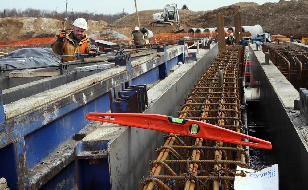 MEF alerta que más de 12,500 obras públicas no tienen presupuesto para concluirse