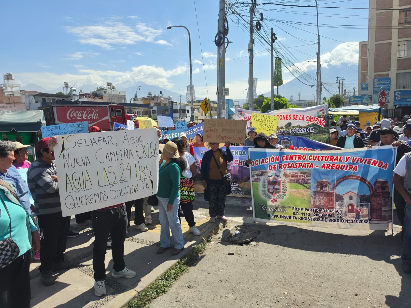 Vecinos de Umapalca exigen medidores individuales a Sedapar tras cobros abusivos por S/ 16 mil