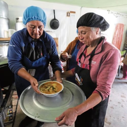 Ollas comunes sobreviven con lo justo