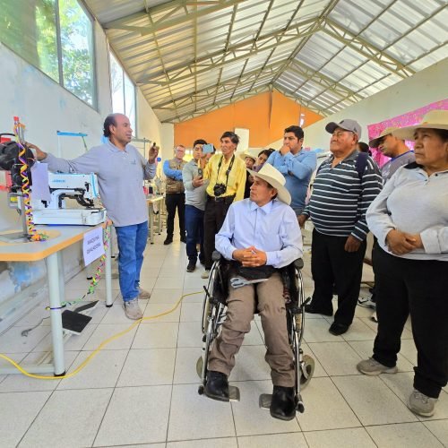 Municipio de La Joya entregó 19 máquinas a ganadores de PROCOMPITE.