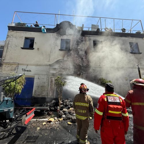 Violento desalojo en pleno centro de Arequipa.