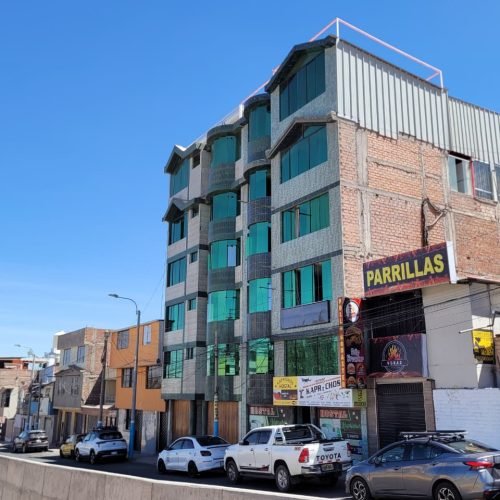 Violento asalto en hostal “Kaprichos” deja pérdidas de 11 mil soles en Arequipa.