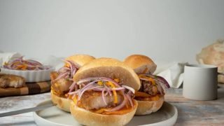 Pan con chicharrón: el desayuno peruano que mueve millones y genera empleo