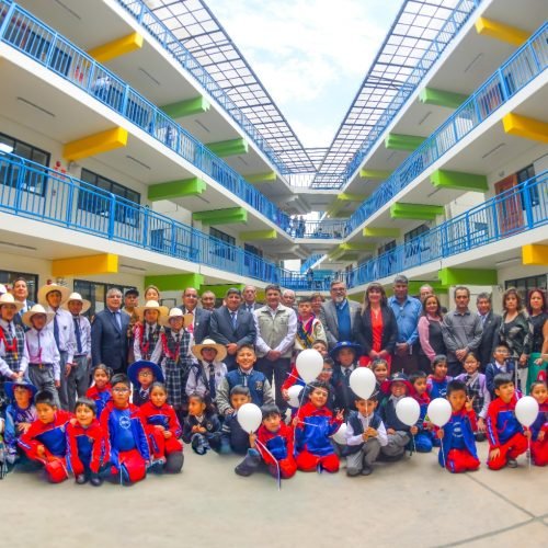 La Municipalidad de Arequipa inauguró moderna infraestructura en I.E. Luis H. Bouroncle y anuncia inversiones en más colegios.