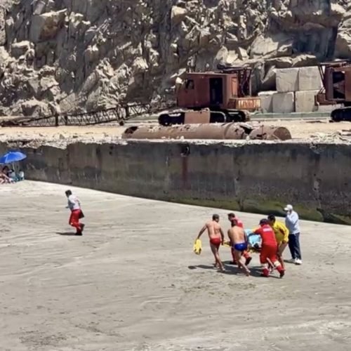 Docente pierde la vida tras rescatar a su alumno de morir ahogado en Mollendo