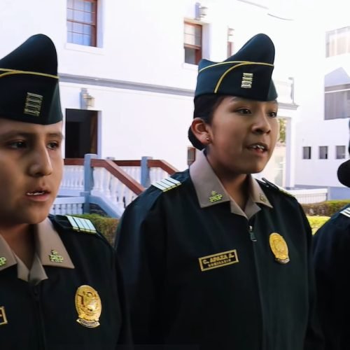 “Minicomisarios”: La iniciativa policial que enseña civismo y prevención a escolares