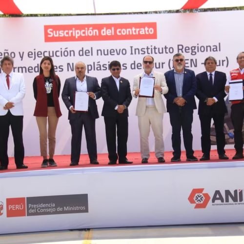 Firman contrato para la construcción del nuevo IREN Sur en Arequipa