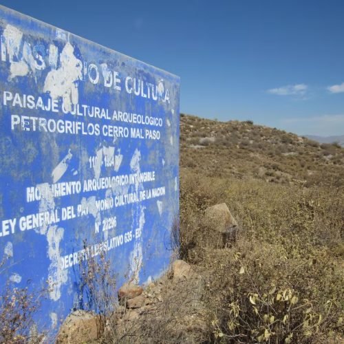 Petroglifos del Cerro Mal Paso continúan en riesgo pese a norma de protección