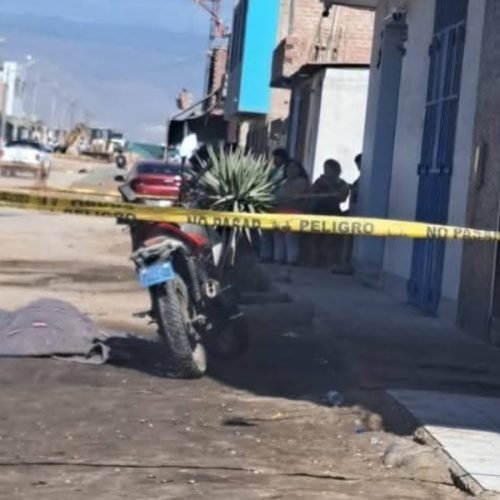 Asesinan a joven de 20 años en Chala tras ataque armado en plena vía pública
