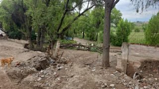 Colapso de buzón por lluvias inunda cultivos y viviendas en Sabandía