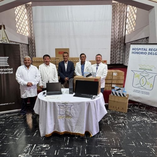 Universidad Continental dona 24 computadoras al hospital Honorio Delgado para agilizar atención
