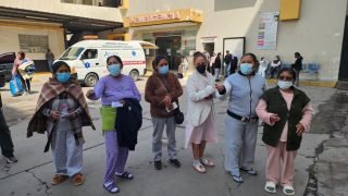 Pacientes protestan en hospital por falta de medicamentos y suspensión de cirugías