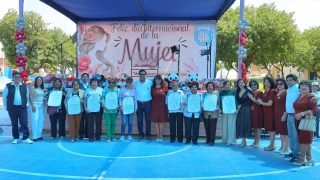 Municipalidad rinde homenaje a más de mil mujeres bustamantinas