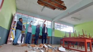 Municipalidad de José Luis Bustamante y Rivero solicita aulas prefabricadas al GRA para colegio José Olaya Balandra