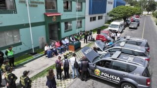 Municipalidad refuerza seguridad con donación de baterías para la Policía