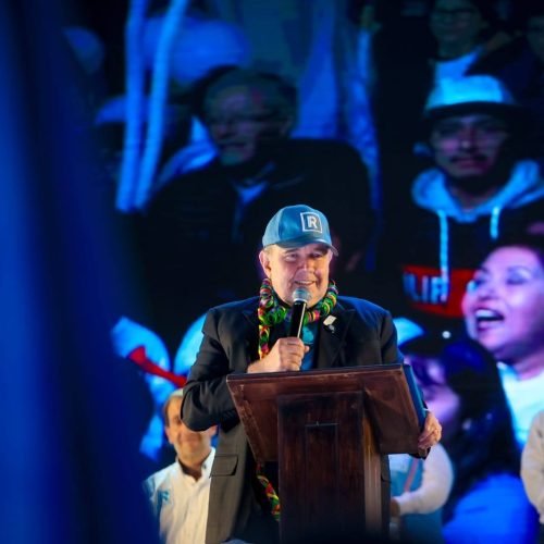 Arequipa: López Aliaga critica baja asistencia en mitin