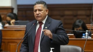 Multan con S/ 598 mil al congresista Esdras Medina por lotizaciones informales en Arequipa