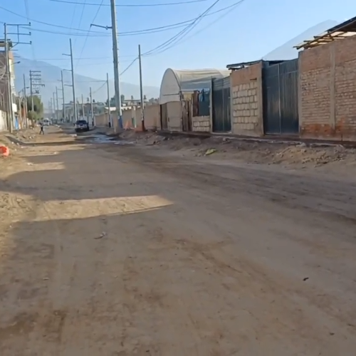 Obra paralizada en la Av. Las Peñas afecta a vecinos y comercios.
